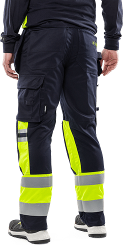 301676-171-F171_modelback01.png